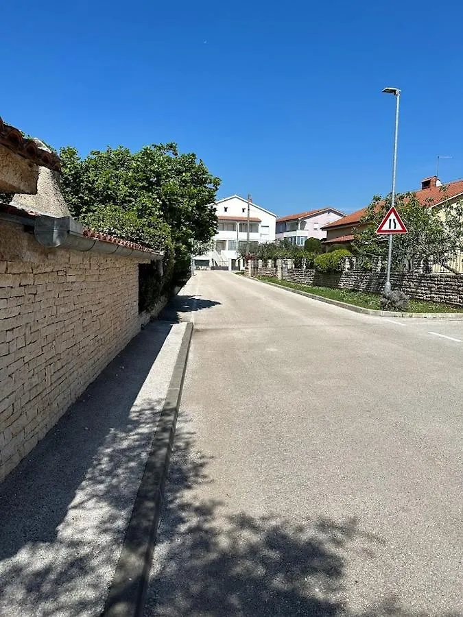 Apartment Mimoza Valbandon